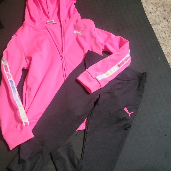 Puma Vibrant Pink Jacket and Black Tracksuit Pants Set S 7-8 - Picture 1 of 9